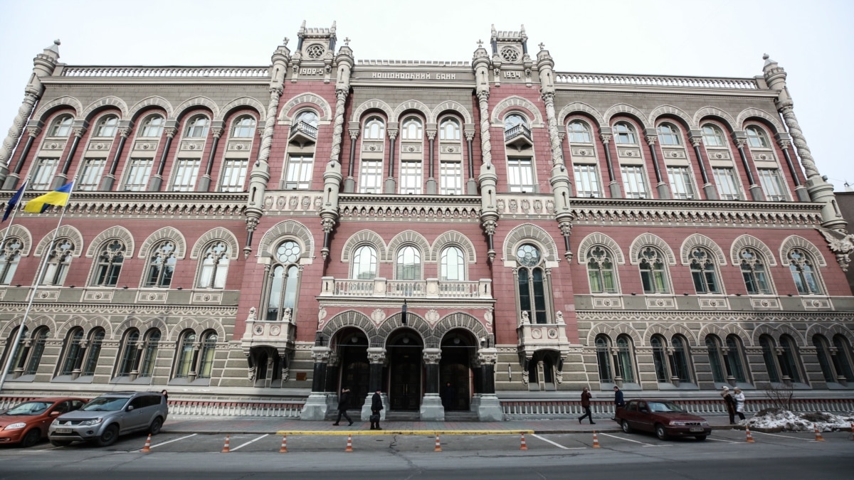 Антикорупційні органи повідомили голові НБУ Шевченку та ще декільком особам про підозру