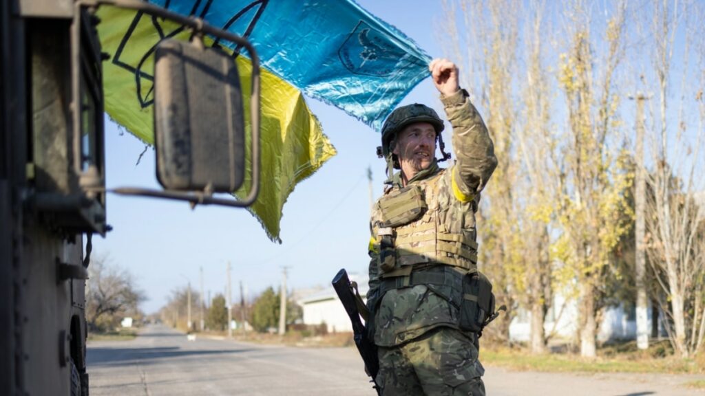 до Херсона повернулась українська влада, армія РФ укріплює оборону на лівому березі Дніпра