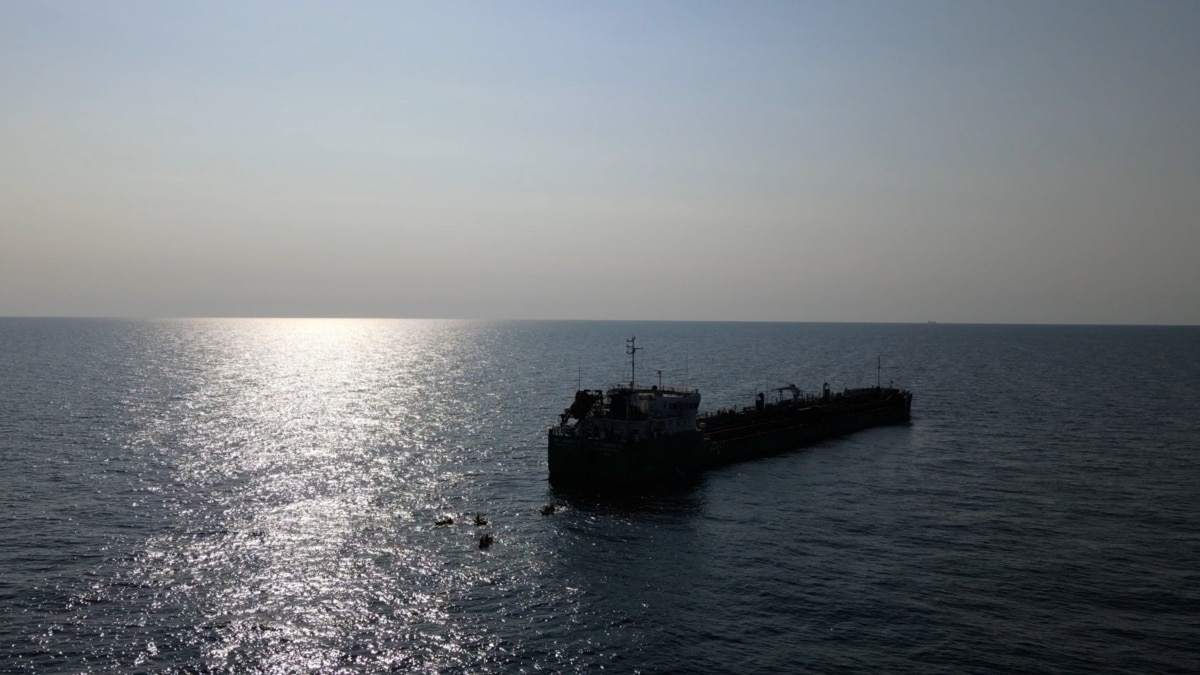 Британія обмежує для своїх кораблів участь у транспортуванні російської нафти