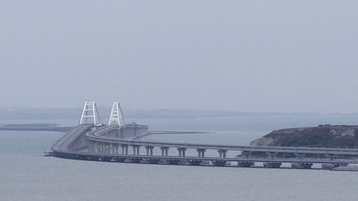 Мінтранс Росії заявив про можливе обмеження руху на Керченському мосту