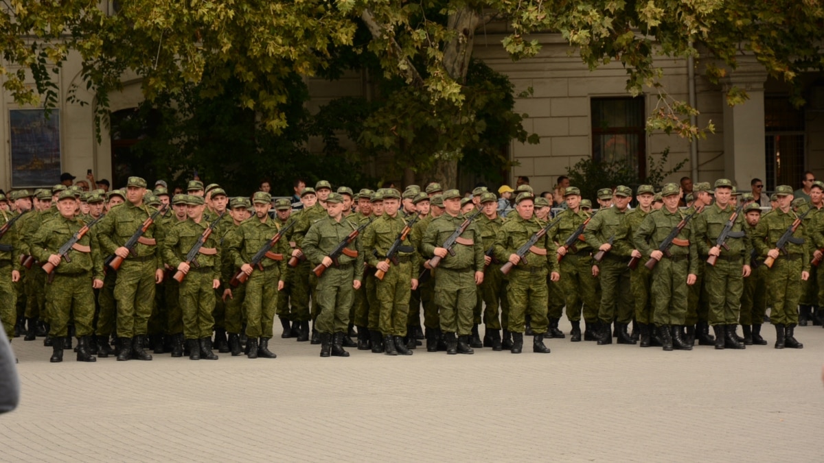 Влада Росії обговорює повернення до дворічної строкової служби в армії