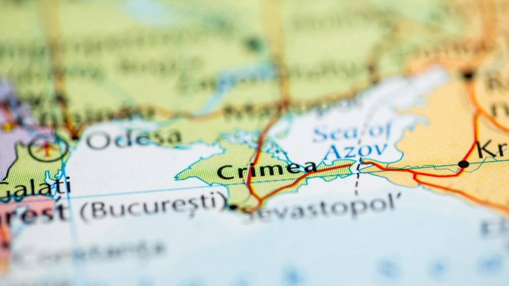 У мережі повідомляють про вибухи у кількох районах Криму. Інформації від окупаційної влади немає