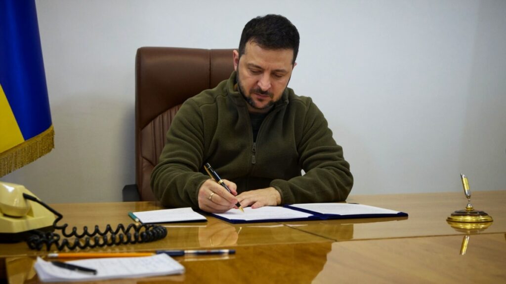 Зеленський затвердив відзнаку «місто-герой України»