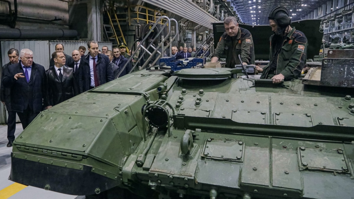 Путін обіцяє відстрочку від призову працівникам оборонних підприємств