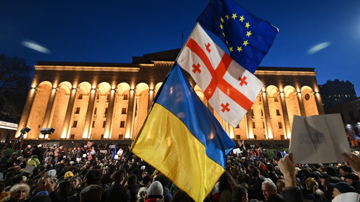 Зеленський підтримав протестувальників у Грузії і подякував за українські прапори і гімн