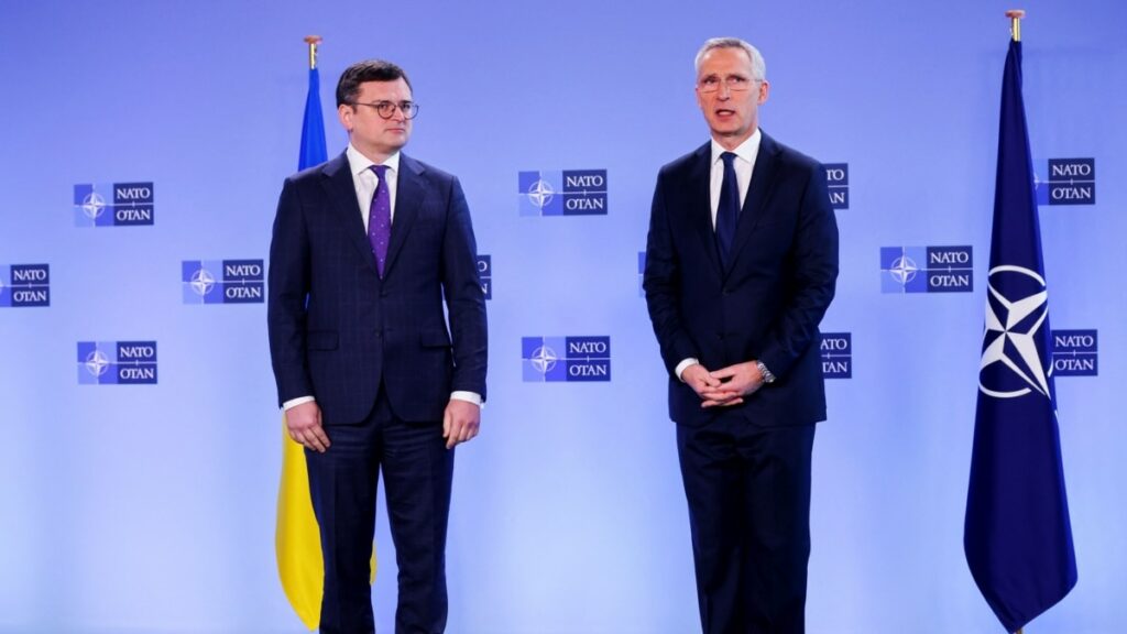 Міністри НАТО погодилися розробити багаторічну програму допомоги Україні – Столтенберґ