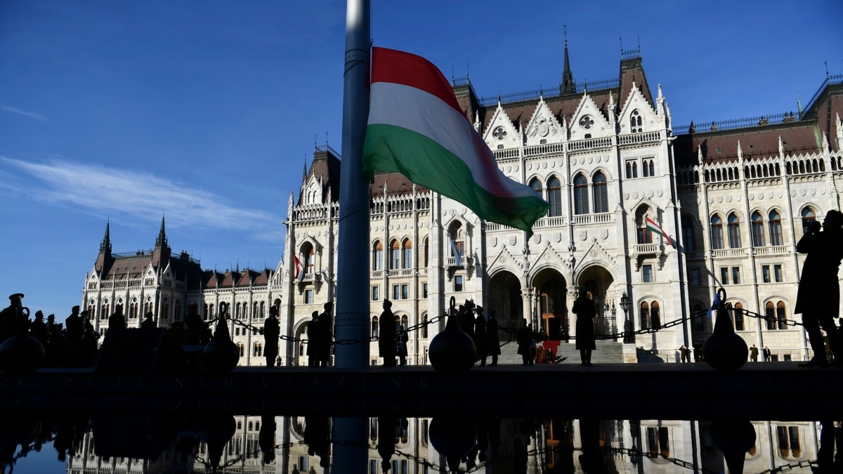 Угорщину можуть виключити з «Бухарестської дев’ятки» через Україну