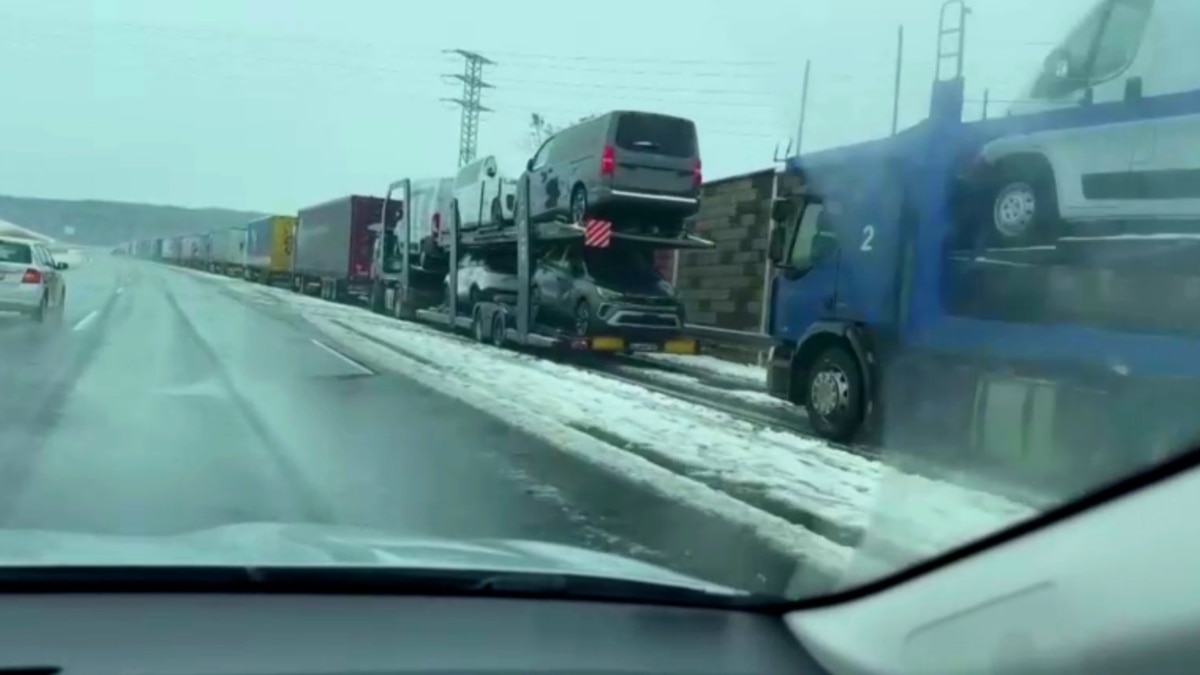 проїзд першочергових вантажів на кордоні зі Словаччиною здійснюється безперешкодно
