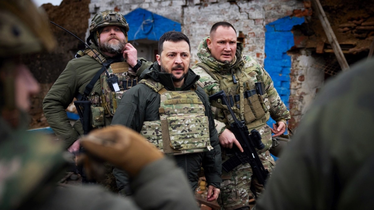 «Обговорили забезпечення підрозділів»: Зеленський відвідав позиції ЗСУ на Куп’янському напрямку ​​​​​​​– ОП