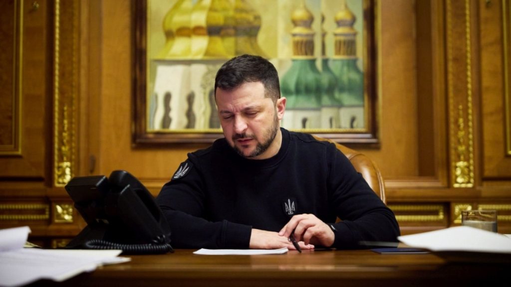 Зеленський змінив командувачів ДШВ, Об’єднаних сил і призначив командувачів Сухопутних військ і тероборони