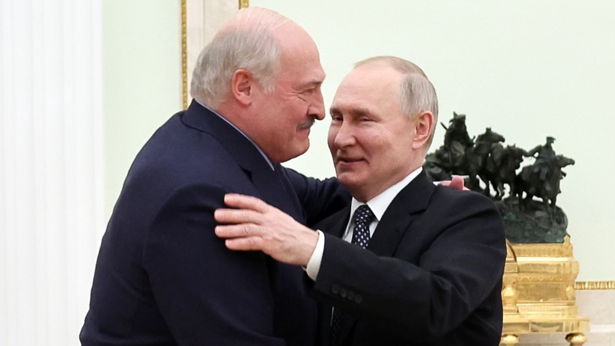 Путін сказав Лукашенку, що Росія «була змушена» атакувати українську енергетику