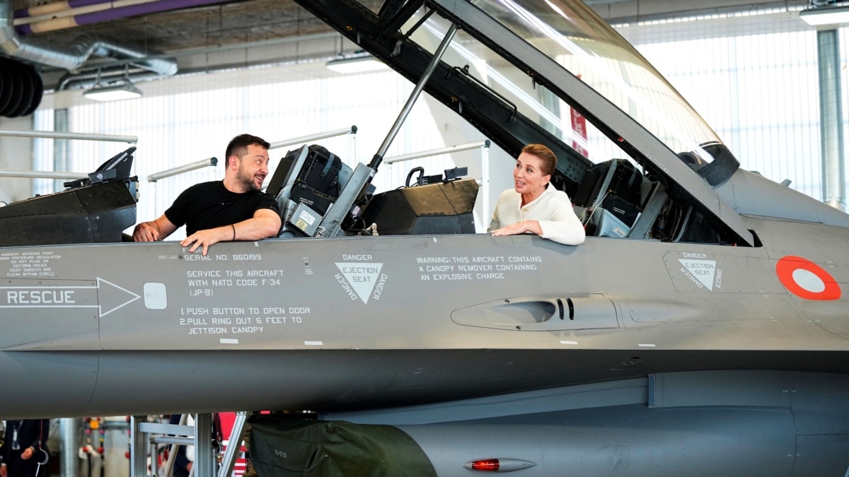 Зеленський обговорив з Фредеріксен пришвидшення передачі Україні літаків F-16