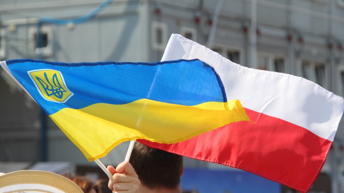 Сенат Польщі ухвалив закон про допомогу біженцям з України
