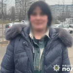 На Троєщині затримали п’яну жінку, яка підпалила дві автівки