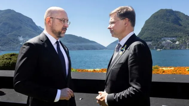 Шмигаль обговорив інтеграцію України в ЄС із єврокомісаром Домбровскісом