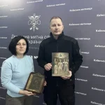 Київські митники передали музеям унікальні експонати