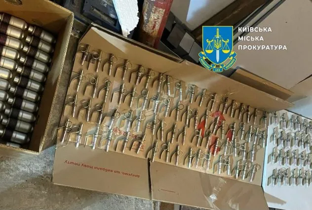 У спальному районі столиці знайшли великий арсенал зброї