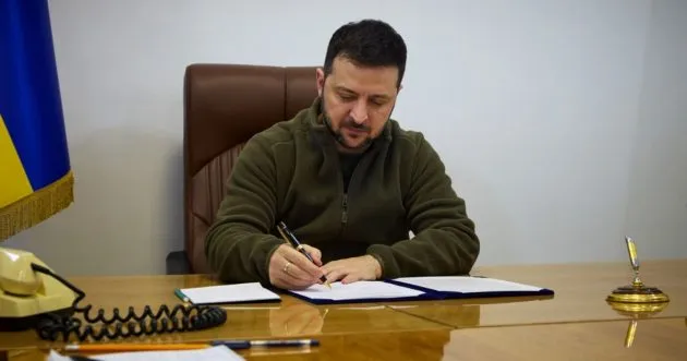 Зеленський увів у дію нові санкції РНБО. У списках – Арестович, Олешко та Бондаренко