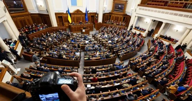 У Раді зареєстрували законопроєкт, який дозволяє зміну Кабміну під час воєнного стану