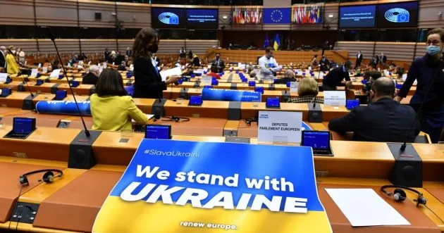 Єврокомісія пропонує подовжити тимчасовий захист українців до березня 2027-го, але може закінчити його раніше