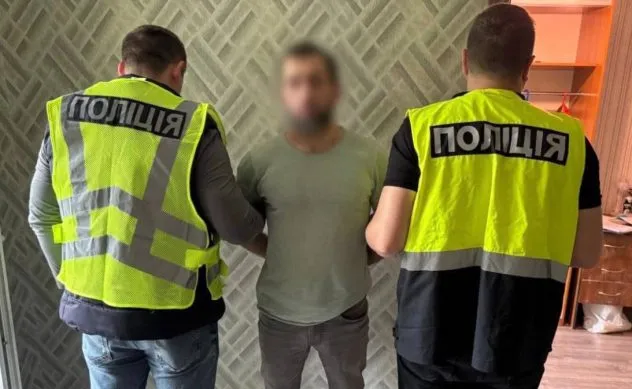 Злочинці з гранатою вимагали гроші в перехожого