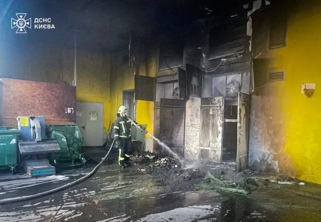 На Оболоні пожежні підрозділи прибули до ТРЦ: що сталося