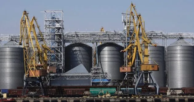 Внаслідок удару Росії по порту Одеси загинули двоє людей, шестеро поранені