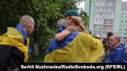 Military personnel and medics from Mariupol returned from Russian captivity. First emotions (photo gallery)