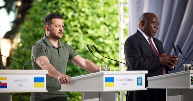 Зеленський провів переговори із президентом ПАР, який контакував з російською стороною