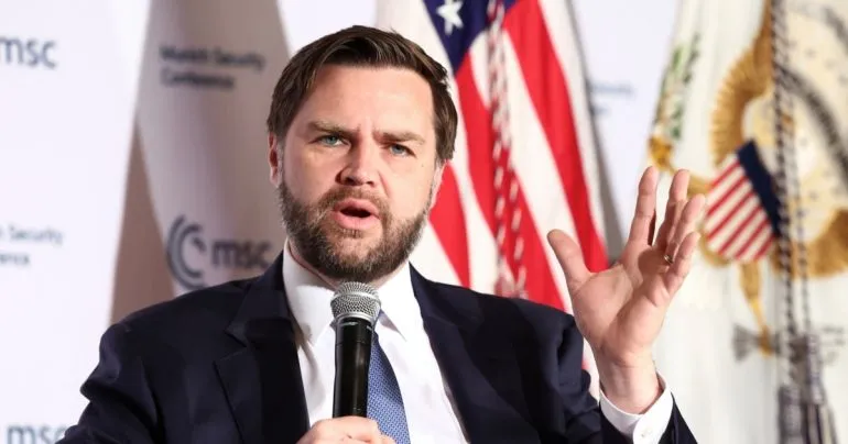 «Це не зміна позиції, це визнання реальності» – Венс про заяву Трампа щодо України