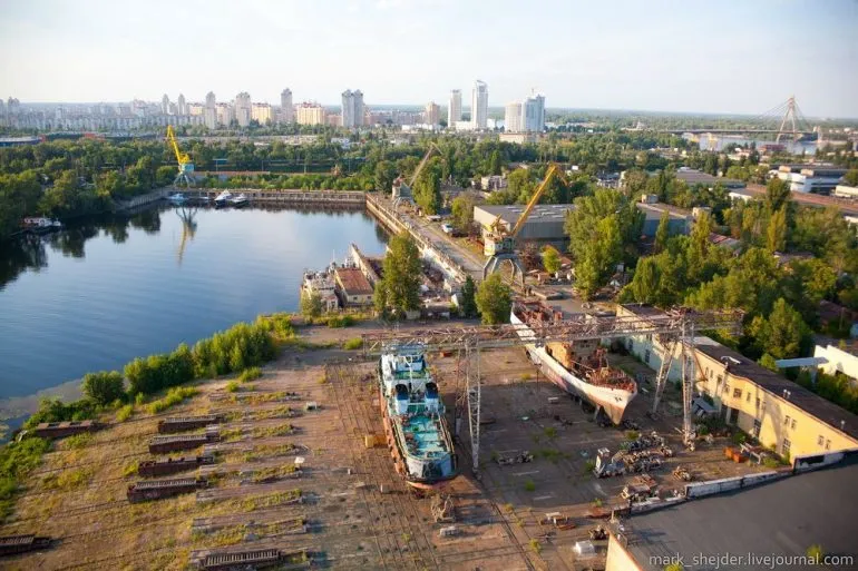 Кияни пропонують звільнити від підприємств відомий півострів на Дніпрі