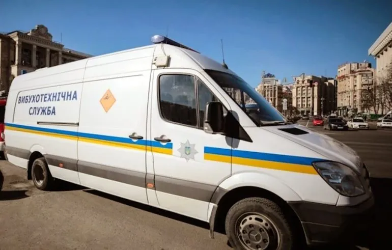 Поліція перевіряє повідомлення про мінування низки будівель