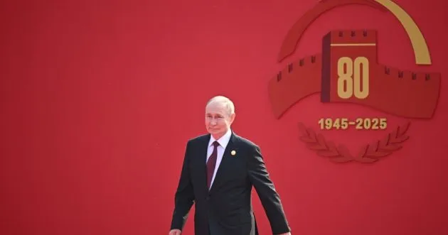 Трамп на тлі параду в Пекіні написав про «змову проти США». У Кремлі відповіли