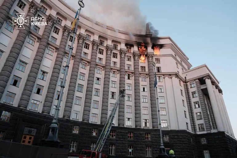 Названа вартість невідкладних робіт у пошкодженій частині Будинку Уряду