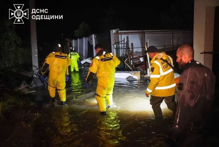Унаслідок потужної зливи в Одесі  загинули люди