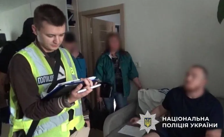 Знімав «порчу» через соцмережі: в Києві затримали шахрая, який видавав себе за мольфара
