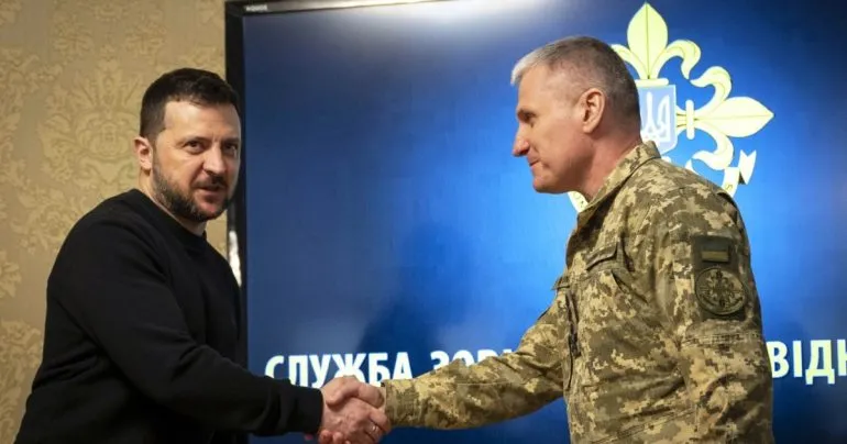Китай може допомагати РФ космічними розвідувальними даними – Зеленський