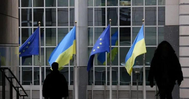 Будуть звірятися з українськими законами – дипломати про тимчасовий захист у ЄС для чоловіків